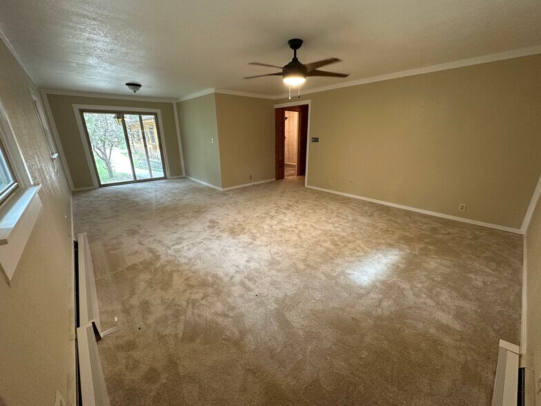 Building Photo - 615 Congressional Dr