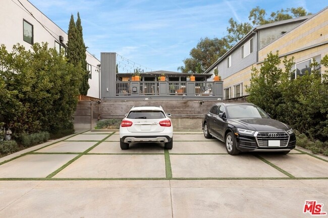 Building Photo - 637 Santa Clara Ave