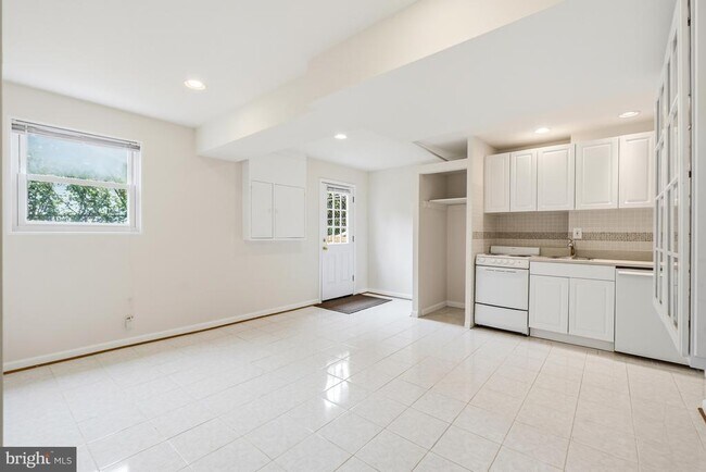 Building Photo - 11840 Enid Dr