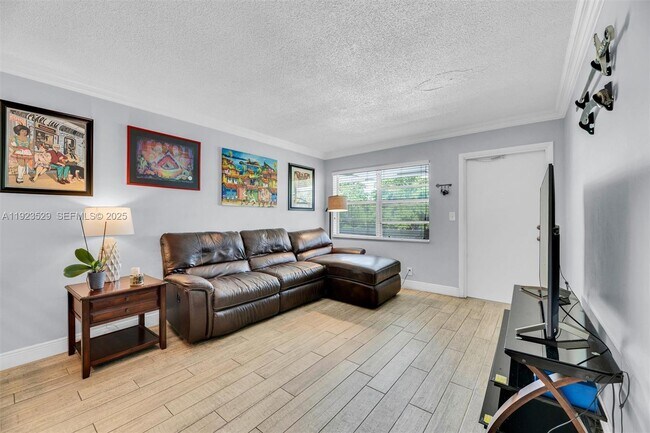 Building Photo - 1900 NE 8th Ct