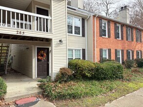 Building Photo - Conveniently Located 2 Bed Condo Near Colonial Williamsburg