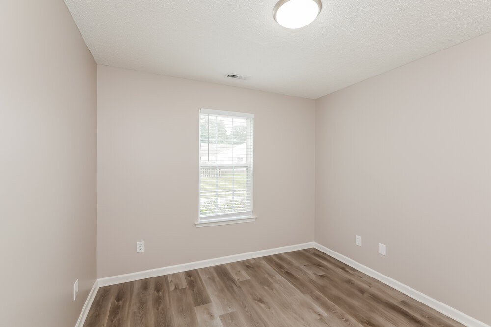 Building Photo - 2000 Salmon River Dr