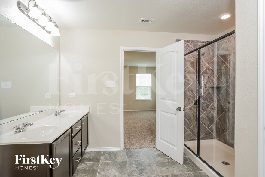 Building Photo - 15302 Cascade Point