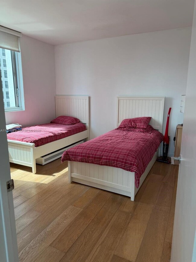 Building Photo - 500 Brickell Ave