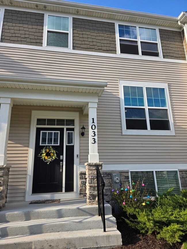 Building Photo - 1033 Atterberg Rd