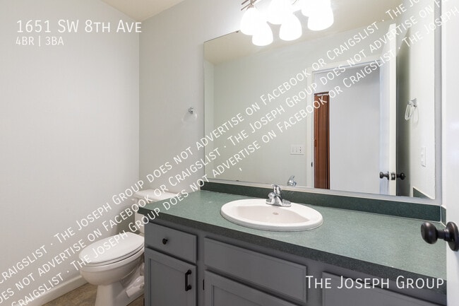 Building Photo - 1651 SW 8th Ave