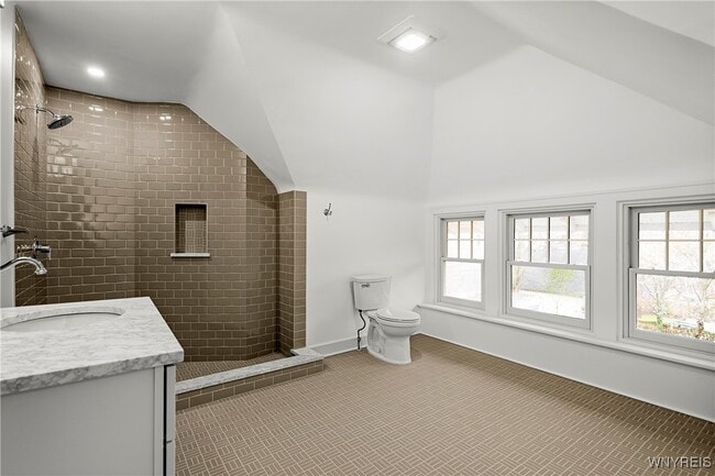 Building Photo - 681 Lafayette Ave