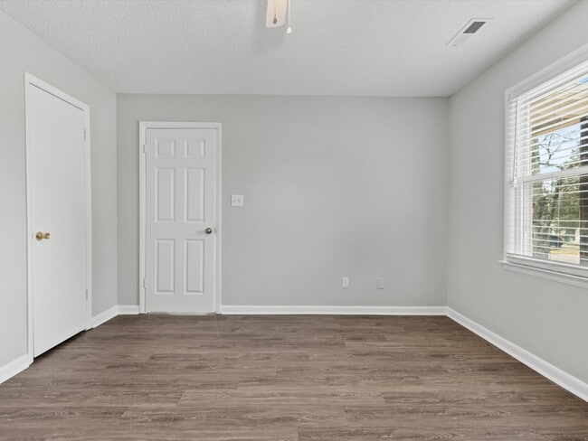 Building Photo - 2903 Deerfield Rd NW