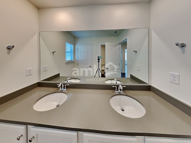 Building Photo - 788 Carnaby Ln