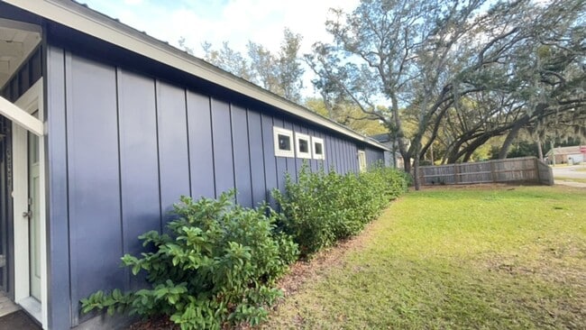 Building Photo - Gorgeous New Home! Close to Historic District and Beach