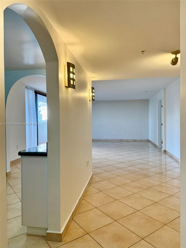 Building Photo - 555 NE 30th St