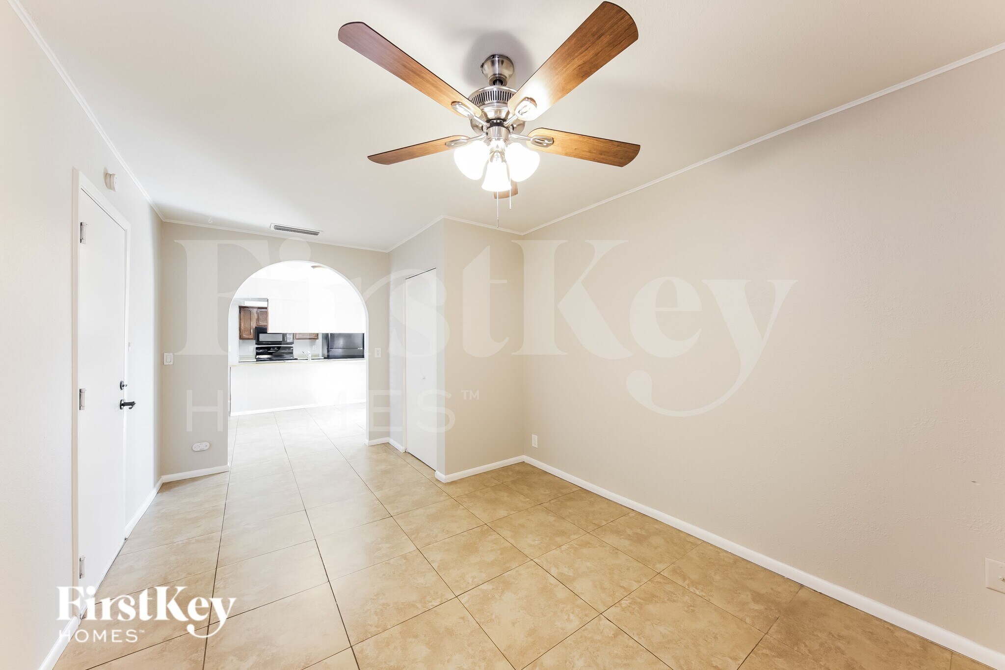 Building Photo - 2121 W Wickieup Ln