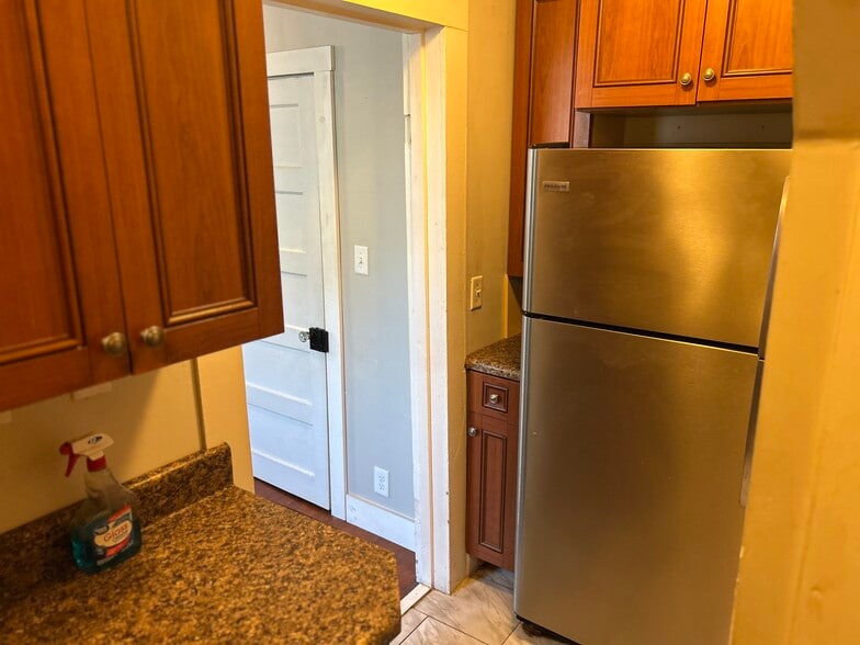 Building Photo - 332 Screven St