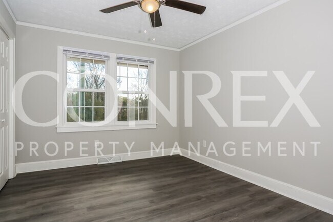 Building Photo - Beautiful 3 bed, 2 bath