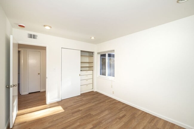 Building Photo - Wonderfully Located 3 Bed, 1 Bath Home- Close to Michell Park + Library, Shops, and More!