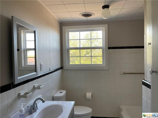 Building Photo - 111 W Fowler Ave