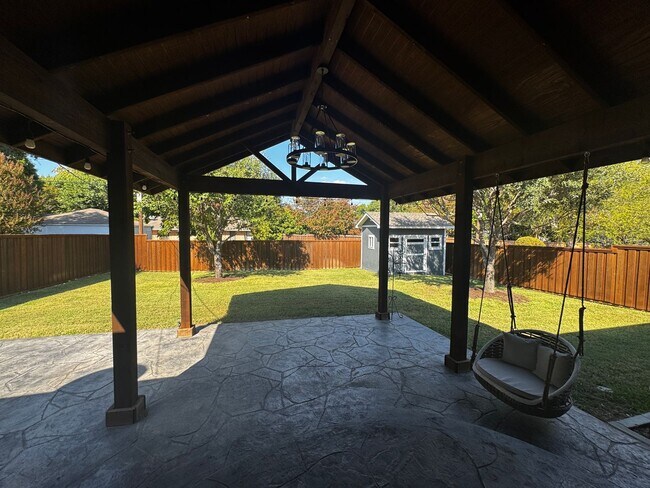 Building Photo - Updated 3 bed 2 bath with outdoor living area in Richardson!