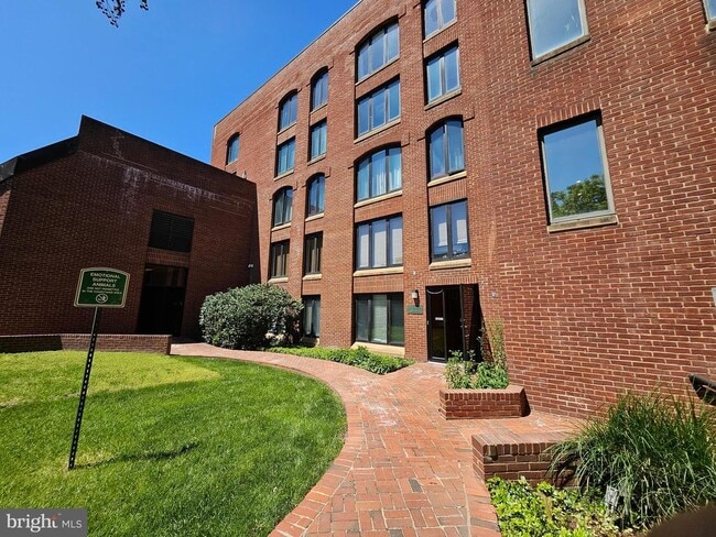Building Photo - 1080 Wisconsin Ave NW