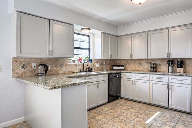 Building Photo - 9527 Vilven Ln