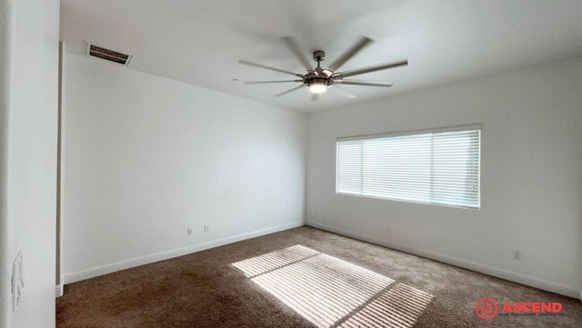 Building Photo - 4-Bedroom Home in Gossamer Grove!