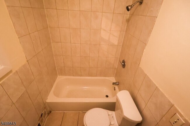 Building Photo - 405 S 12th St