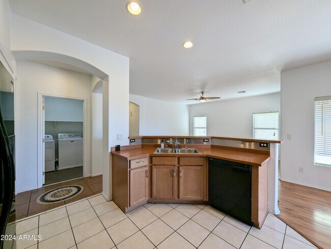 Building Photo - 1530 E Branham Ln