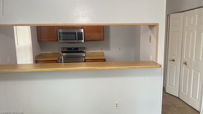 Building Photo - 501 Lantana Dr