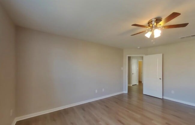 Building Photo - AVAILABLE NOW