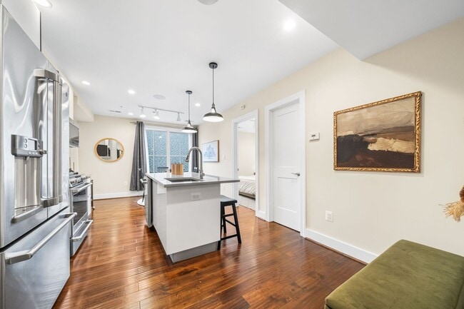 Building Photo - Stylish 2BR/2BA Bi-Level Condo with Private Roof Deck and Covered Parking!