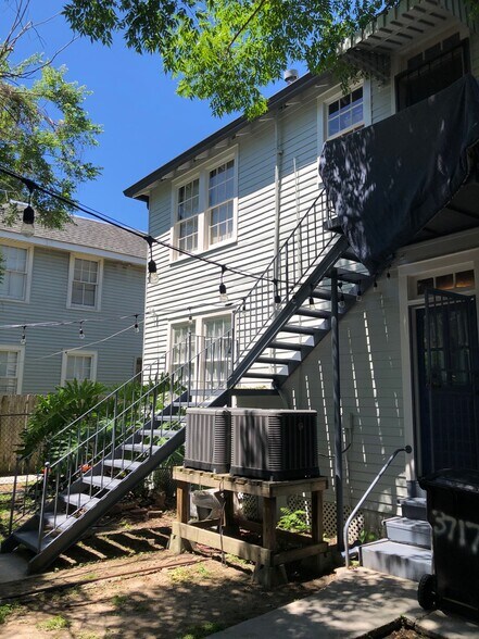 Building Photo - 3715 State Street Dr