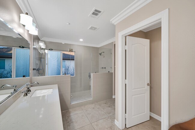 Building Photo - 10509 Hollingsworth Way