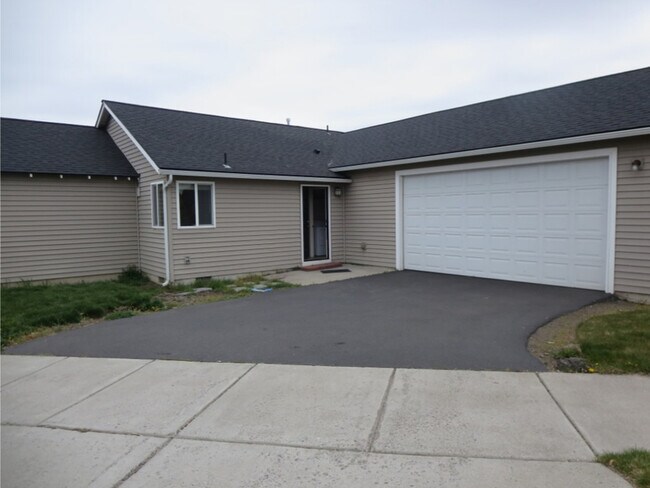 Building Photo - 63162 de Haviland St