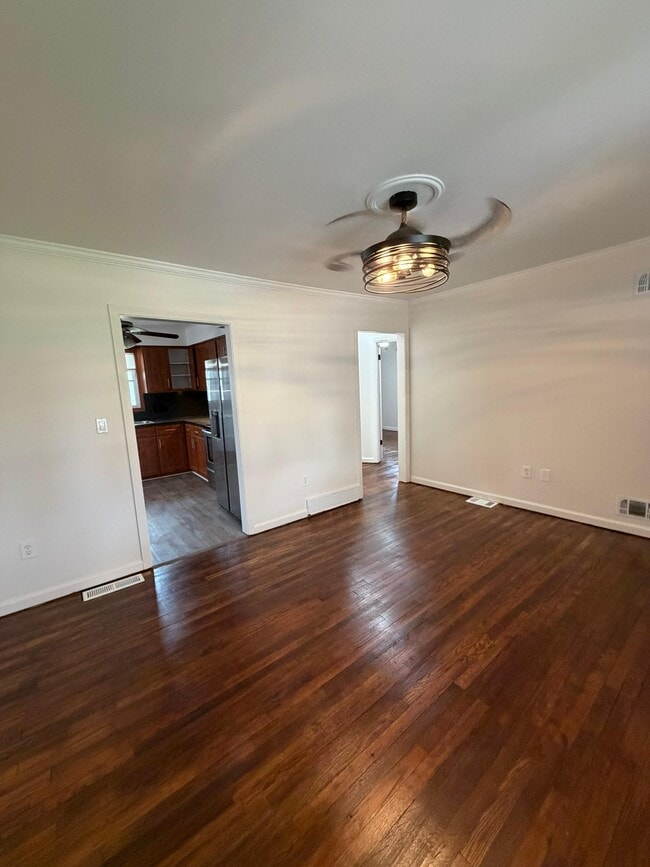 Building Photo - 777 Mannering Rd