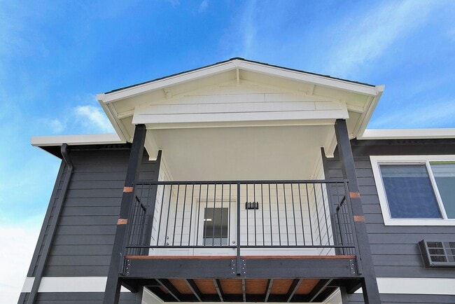 Building Photo - 2Bd/2Ba 2nd Story Apartment Unit - Available Now!