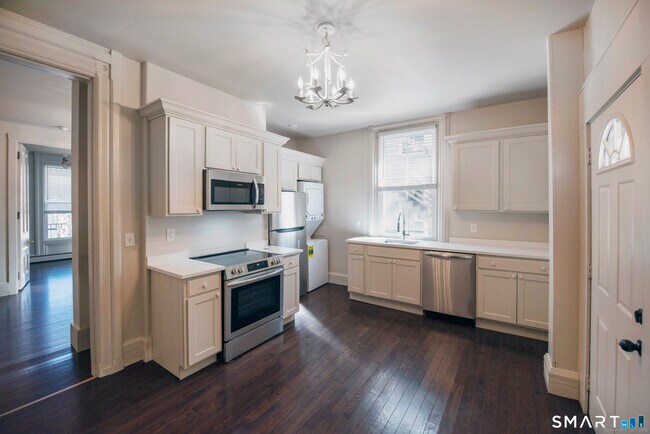 Building Photo - 214 Broadway