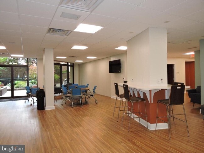 Building Photo - 1420 Locust St