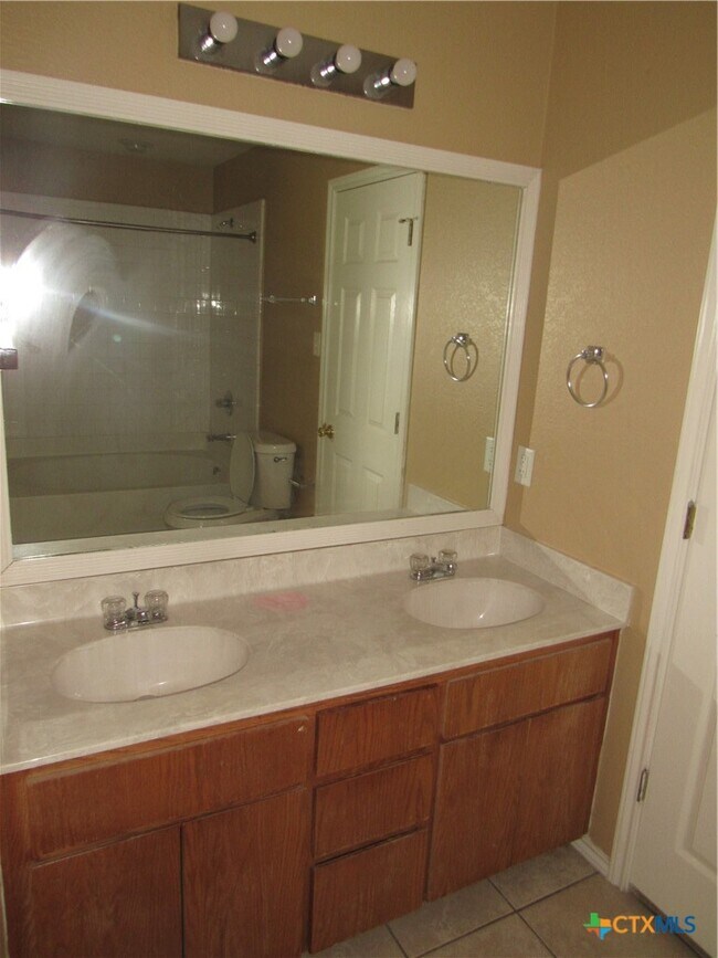 Building Photo - 4301 Elms Run Cir