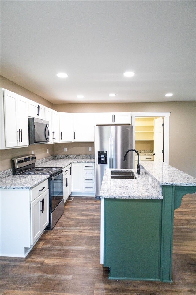 Building Photo - 516 Claremoor Ave