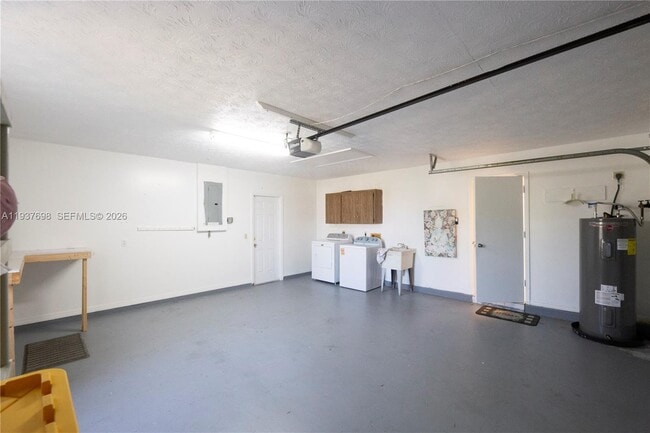 Building Photo - 5402 NW Emblem St