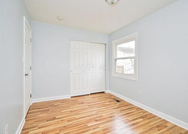Building Photo - 2557 Bristol Rd