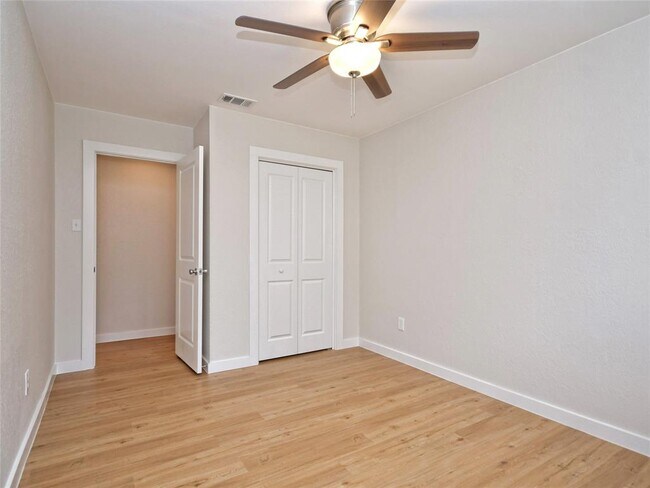 Building Photo - 413 Arrow Head