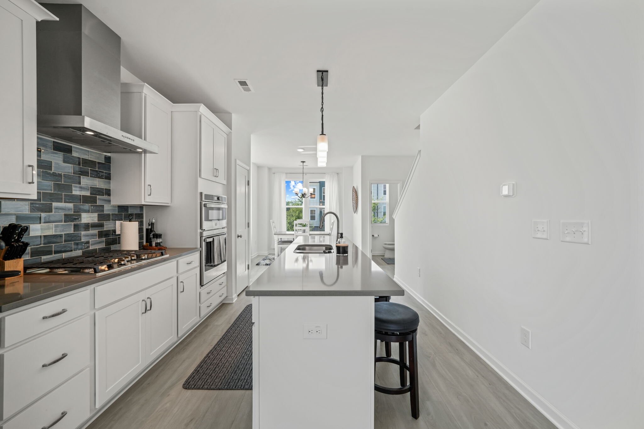 Building Photo - 1955 Robin Hill Ln