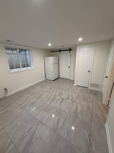 Building Photo - 2012 Henry Rd