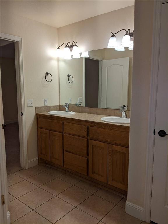 Building Photo - 560 Dogwood St