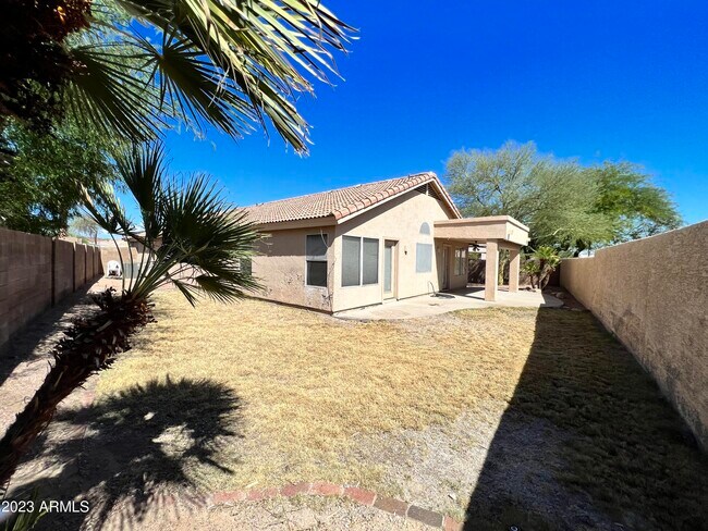 Building Photo - 4205 E Raven Rd