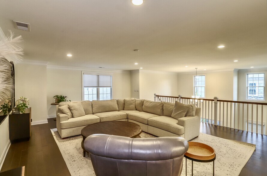 Building Photo - 22 Silent Nest Way