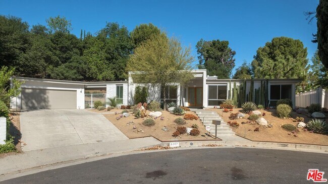 Primary Photo - 4207 Michelangelo Ave