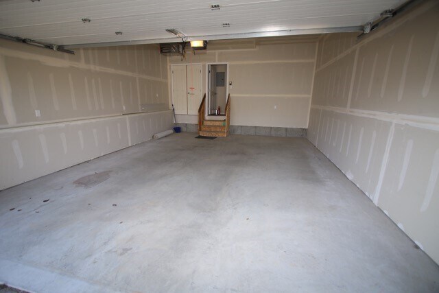 Building Photo - 3 Bedroom Townhouse near Midtown!