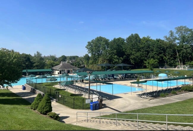 Building Photo - 1 Oakridge Pl