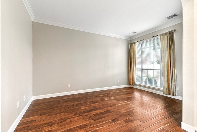 Building Photo - 803 Chisel Point Dr